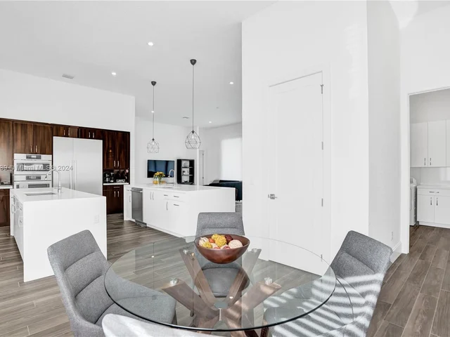 12361 NW 18th St, Plantation FL 33323