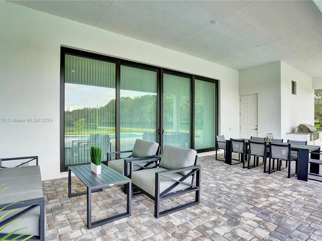 12361 NW 18th St, Plantation FL 33323