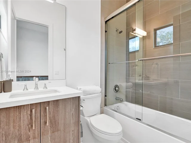 12361 NW 18th St, Plantation FL 33323