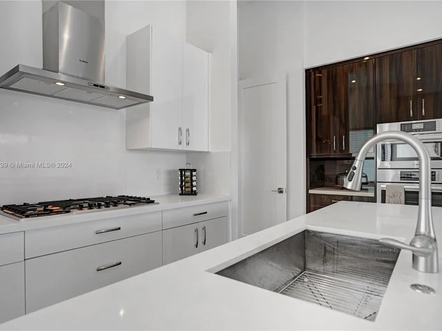 12361 NW 18th St, Plantation FL 33323