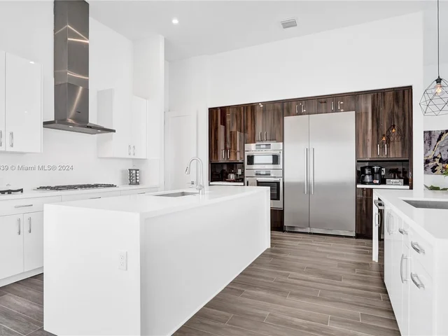 12361 NW 18th St, Plantation FL 33323