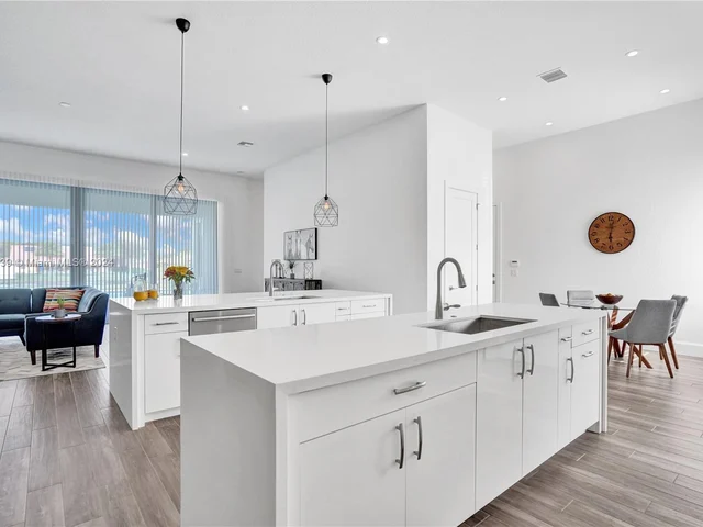 12361 NW 18th St, Plantation FL 33323