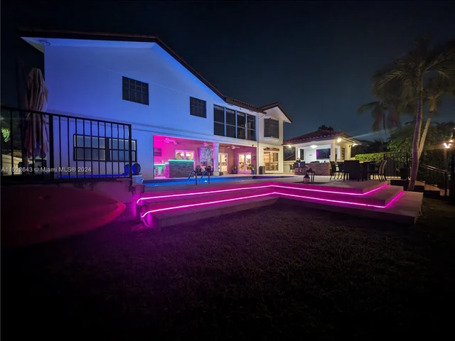 8462 NW 168th Ter, Miami Lakes FL 33016