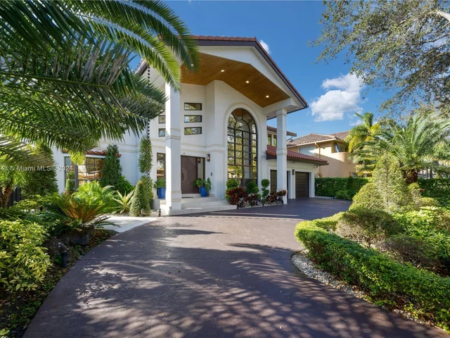 8462 NW 168th Ter, Miami Lakes FL 33016