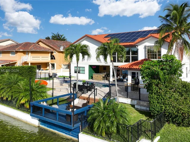 8462 NW 168th Ter, Miami Lakes FL 33016