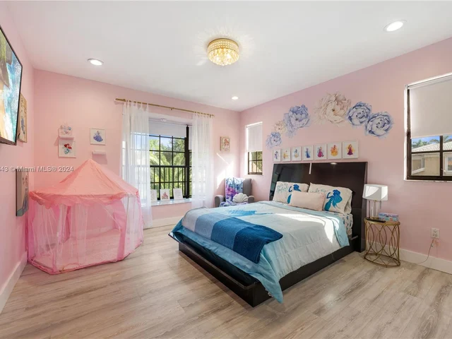 8462 NW 168th Ter, Miami Lakes FL 33016