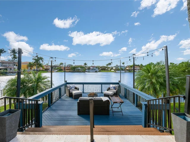 8462 NW 168th Ter, Miami Lakes FL 33016