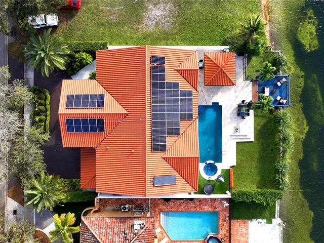 8462 NW 168th Ter, Miami Lakes FL 33016