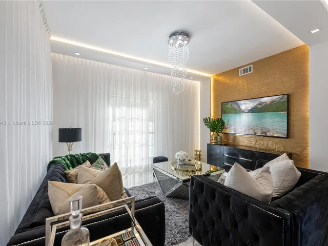 8462 NW 168th Ter, Miami Lakes FL 33016