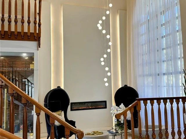 8462 NW 168th Ter, Miami Lakes FL 33016