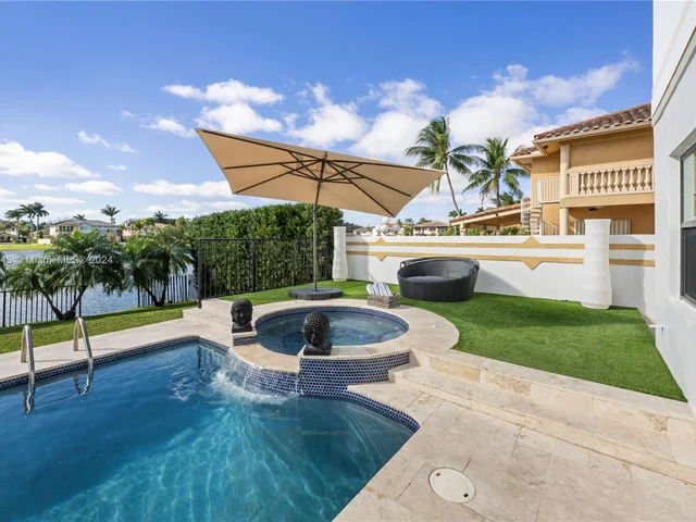 8462 NW 168th Ter, Miami Lakes FL 33016