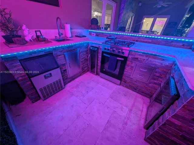 8462 NW 168th Ter, Miami Lakes FL 33016