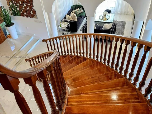 8462 NW 168th Ter, Miami Lakes FL 33016