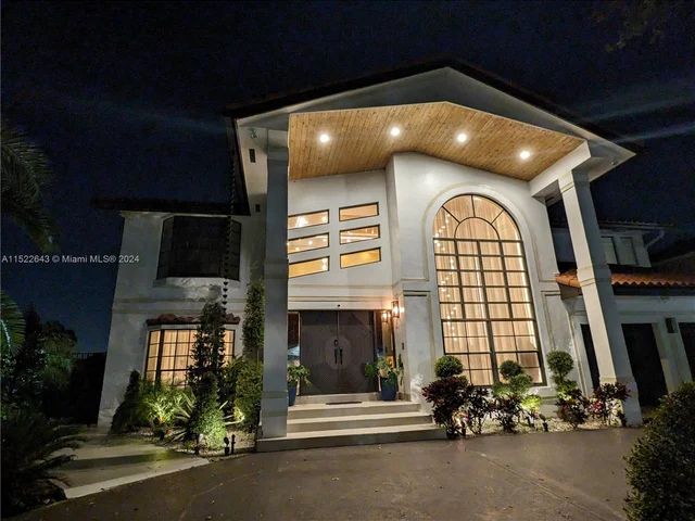 8462 NW 168th Ter, Miami Lakes FL 33016