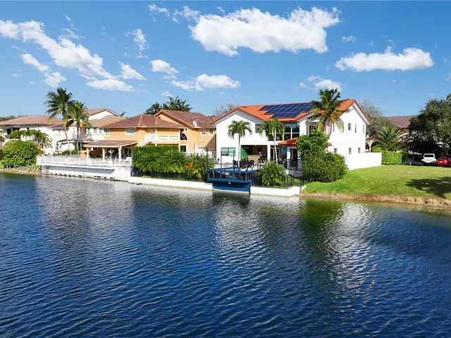 8462 NW 168th Ter, Miami Lakes FL 33016