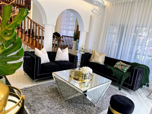 8462 NW 168th Ter, Miami Lakes FL 33016