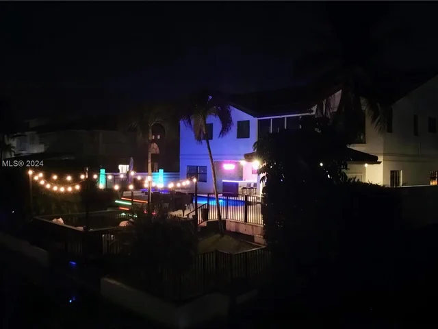 8462 NW 168th Ter, Miami Lakes FL 33016