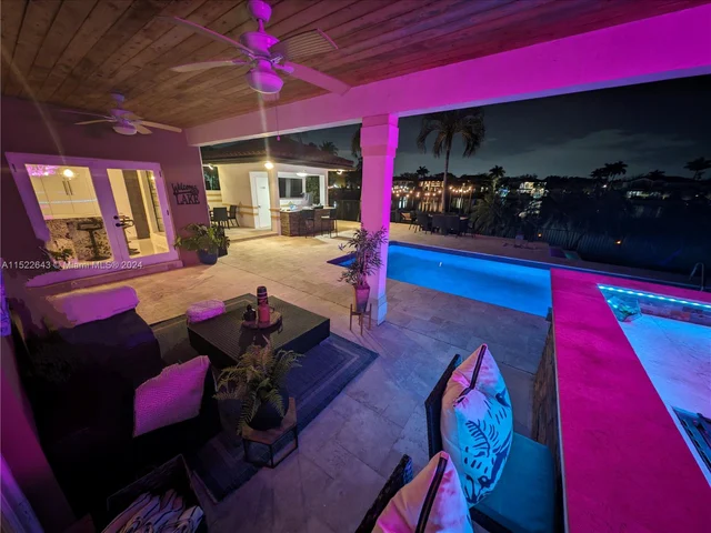 8462 NW 168th Ter, Miami Lakes FL 33016