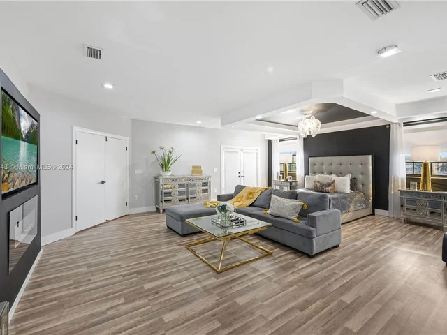 8462 NW 168th Ter, Miami Lakes FL 33016