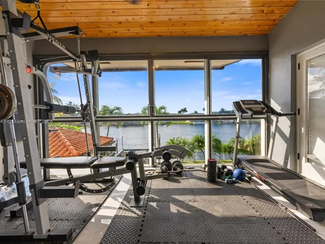 8462 NW 168th Ter, Miami Lakes FL 33016