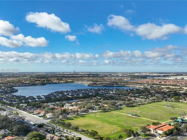 8462 NW 168th Ter, Miami Lakes FL 33016