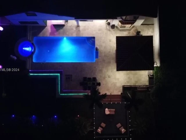 8462 NW 168th Ter, Miami Lakes FL 33016