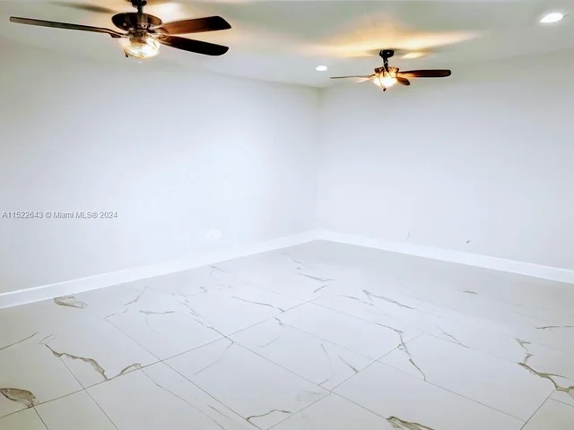 8462 NW 168th Ter, Miami Lakes FL 33016