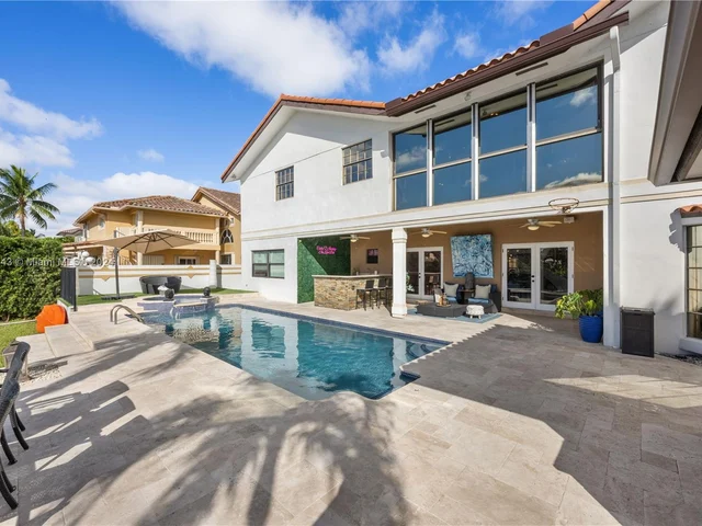 8462 NW 168th Ter, Miami Lakes FL 33016