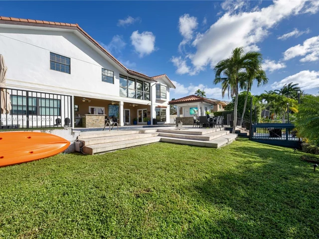 8462 NW 168th Ter, Miami Lakes FL 33016