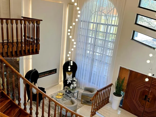 8462 NW 168th Ter, Miami Lakes FL 33016