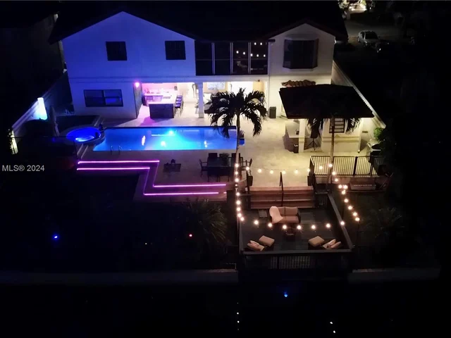 8462 NW 168th Ter, Miami Lakes FL 33016