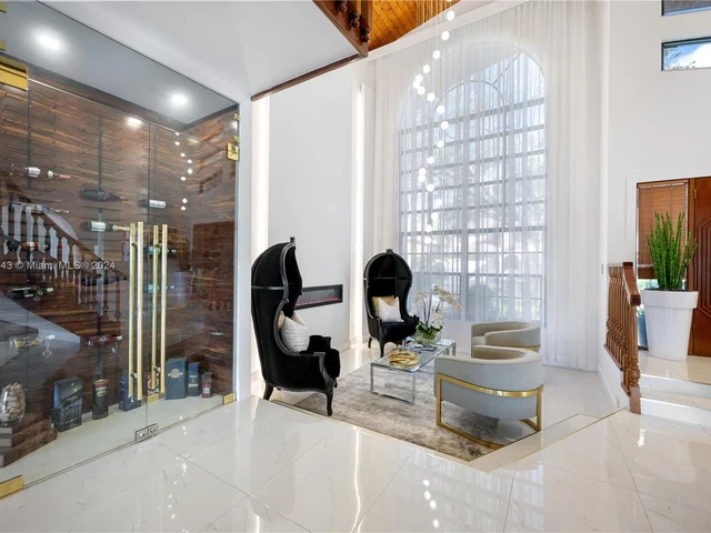 8462 NW 168th Ter, Miami Lakes FL 33016