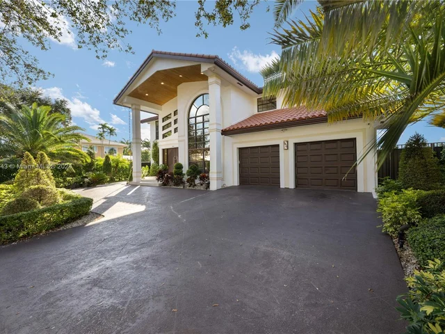 8462 NW 168th Ter, Miami Lakes FL 33016