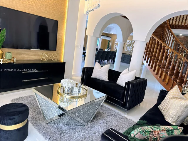 8462 NW 168th Ter, Miami Lakes FL 33016