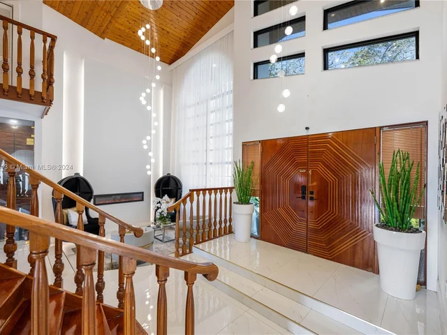 8462 NW 168th Ter, Miami Lakes FL 33016