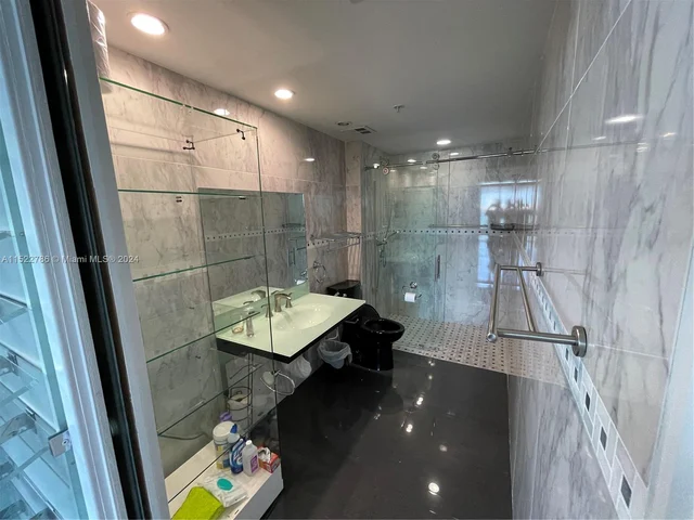 335 S Biscayne Blvd # 1209, Miami FL 33131