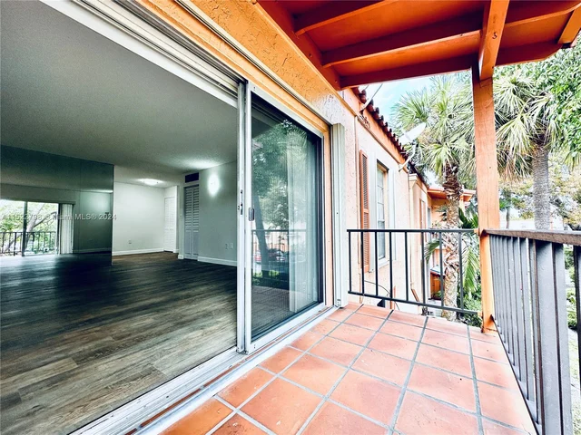 7231 Miami Lakes Dr # C18, Miami Lakes FL 33014