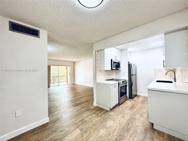 7231 Miami Lakes Dr # C18, Miami Lakes FL 33014