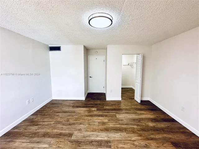 7231 Miami Lakes Dr # C18, Miami Lakes FL 33014