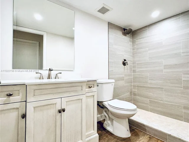 7231 Miami Lakes Dr # C18, Miami Lakes FL 33014