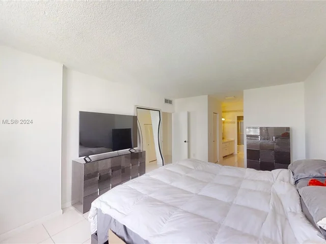 500 Bayview Dr # 2131, Sunny Isles Beach FL 33160