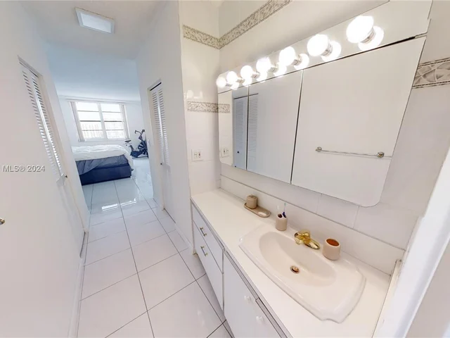 500 Bayview Dr # 2131, Sunny Isles Beach FL 33160