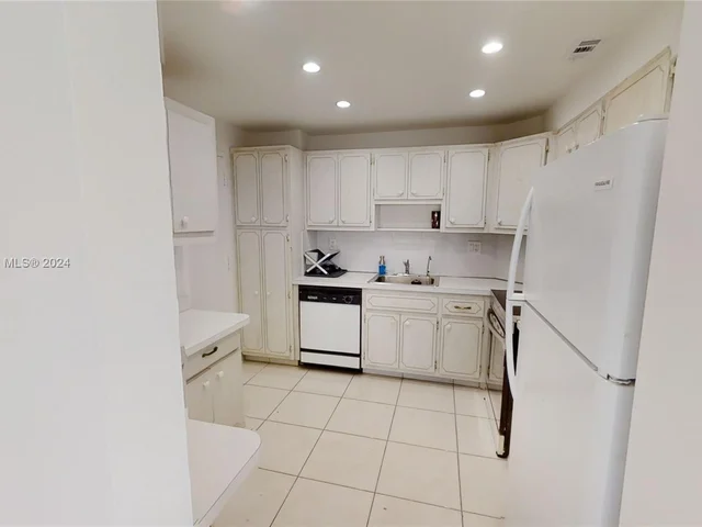 500 Bayview Dr # 2131, Sunny Isles Beach FL 33160