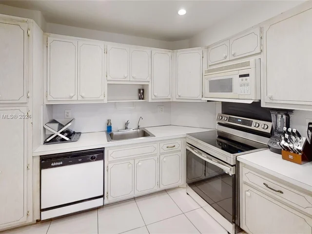 500 Bayview Dr # 2131, Sunny Isles Beach FL 33160