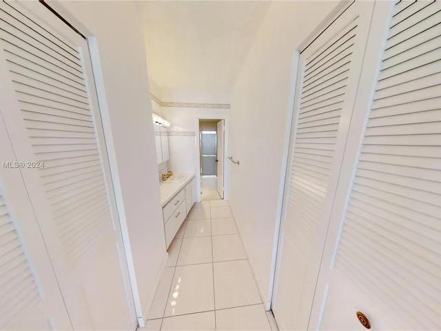 500 Bayview Dr # 2131, Sunny Isles Beach FL 33160