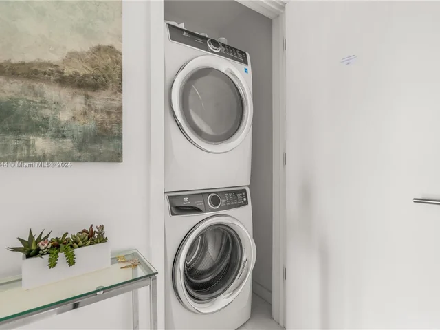 851 ne 1st ave # 3900, Miami FL 33132