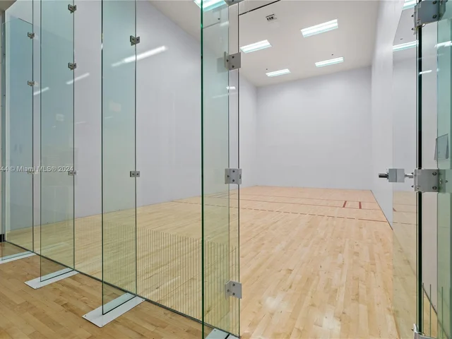 851 ne 1st ave # 3900, Miami FL 33132