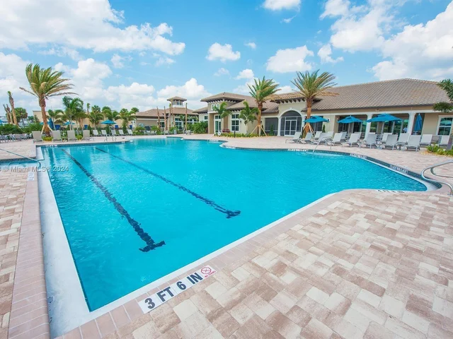 915 Banyan Dr, Hollywood FL 33021