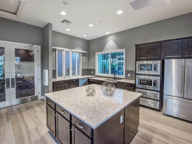 915 Banyan Dr, Hollywood FL 33021