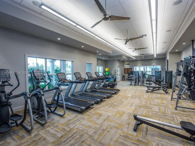 915 Banyan Dr, Hollywood FL 33021